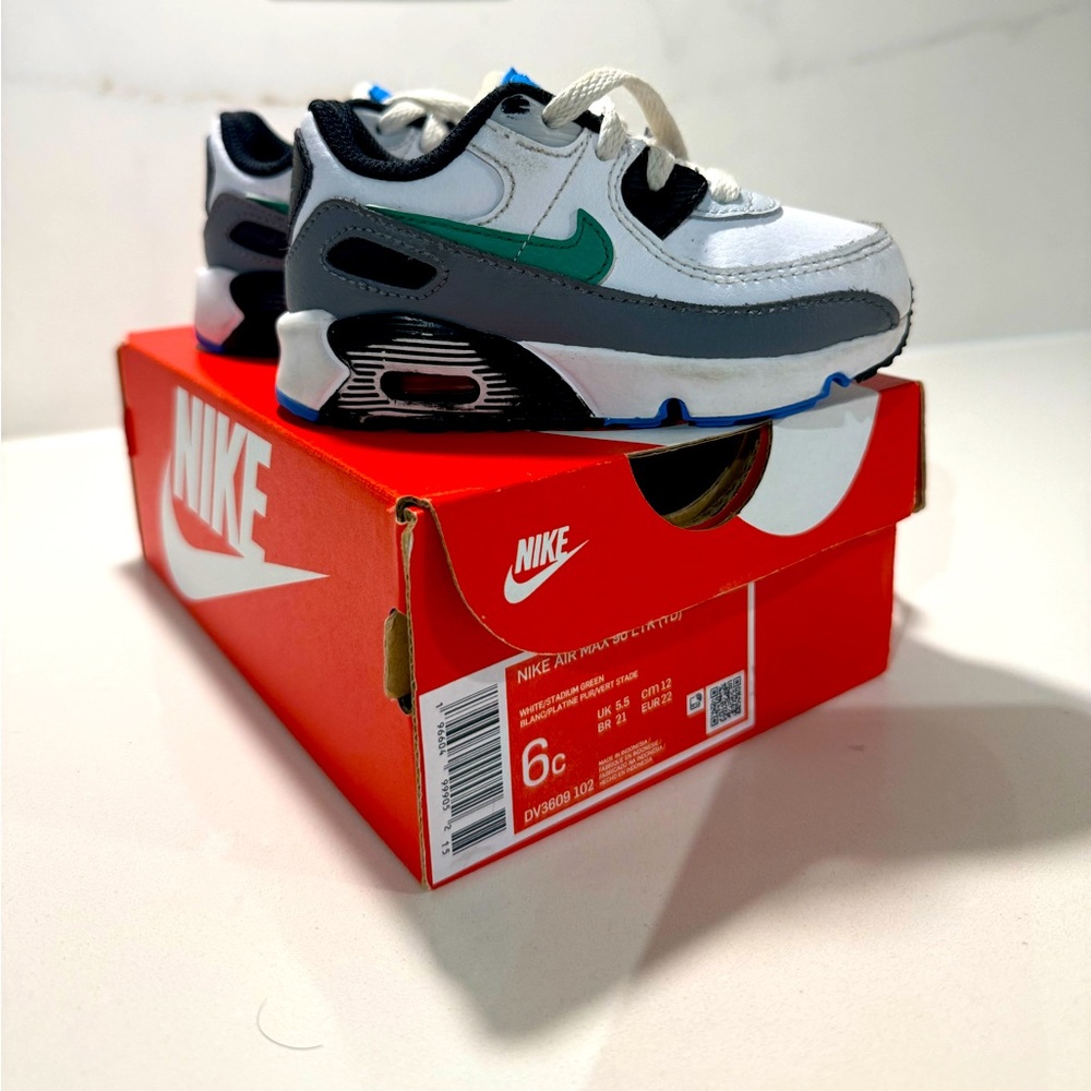 Nike Air Max 90 LTR (Toddler) 
White/ Stadium Green 
Size 6C